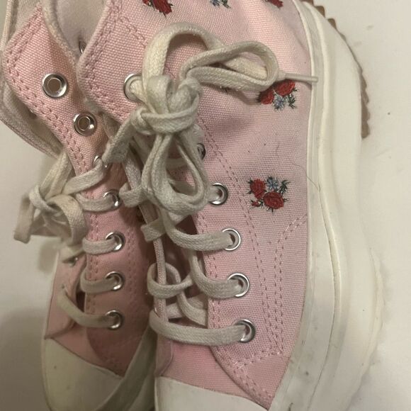 - Converse Chuck Taylor All Star Pink With Roses Sz 6 - Picture 9 of 11